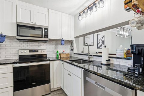 Condo in Tampa, Florida, 2 bedrooms № 2093148 - photo 8