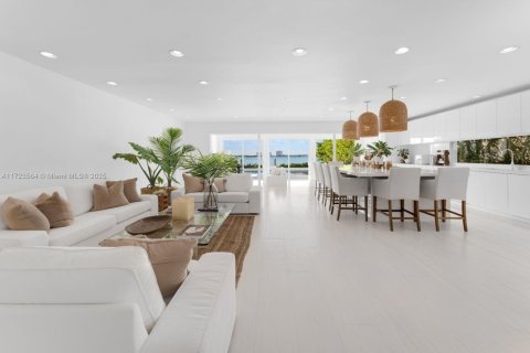 Casa en venta en Miami Beach, Florida, 4 dormitorios, 336.77 m2 № 1478866 - foto 1