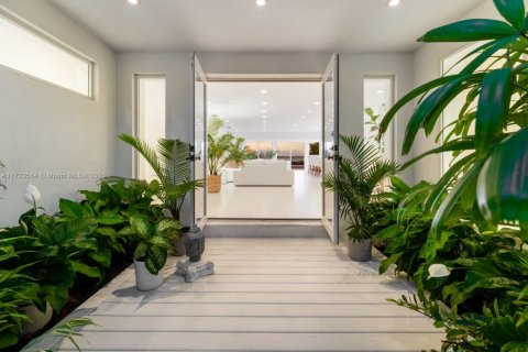 Casa en venta en Miami Beach, Florida, 4 dormitorios, 336.77 m2 № 1478866 - foto 3