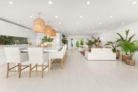 Casa en venta en Miami Beach, Florida, 4 dormitorios, 336.77 m2 № 1478866 - foto 11