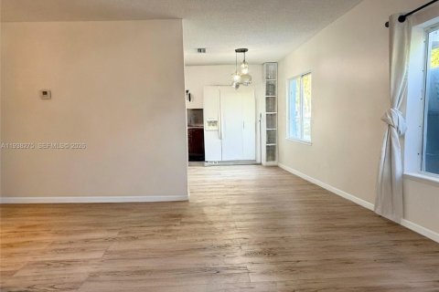 House in Sunrise, Florida 2 bedrooms, 105.17 sq.m. № 1997134 - photo 4