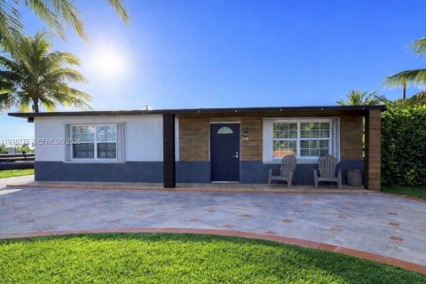 House in Sunrise, Florida 2 bedrooms, 105.17 sq.m. № 1997134 - photo 2