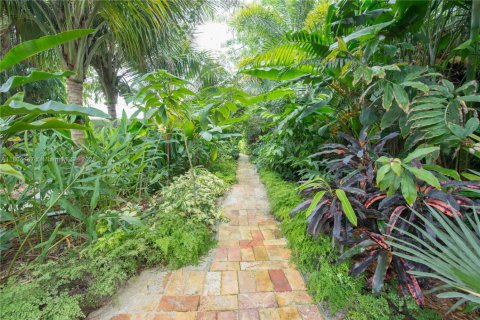 Купить виллу или дом в Хомстед, Флорида 6 комнат, 442.96м2, № 1935137 - фото 22