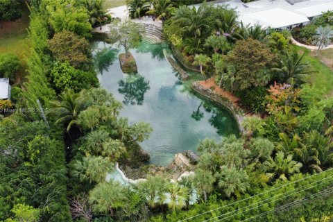 Купить виллу или дом в Хомстед, Флорида 6 комнат, 442.96м2, № 1935137 - фото 17