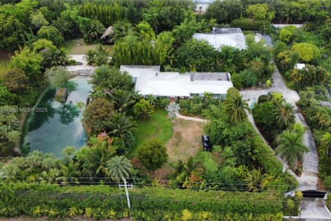 Купить виллу или дом в Хомстед, Флорида 6 комнат, 442.96м2, № 1935137 - фото 8