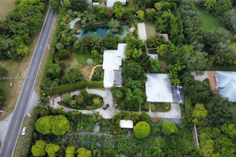 Купить виллу или дом в Хомстед, Флорида 6 комнат, 442.96м2, № 1935137 - фото 13