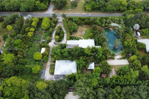 Купить виллу или дом в Хомстед, Флорида 6 комнат, 442.96м2, № 1935137 - фото 11