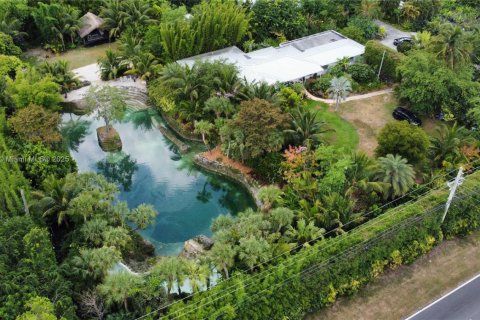 Купить виллу или дом в Хомстед, Флорида 6 комнат, 442.96м2, № 1935137 - фото 6