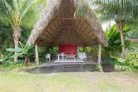 Купить виллу или дом в Хомстед, Флорида 6 комнат, 442.96м2, № 1935137 - фото 24