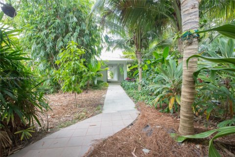 Купить виллу или дом в Хомстед, Флорида 6 комнат, 442.96м2, № 1935137 - фото 21