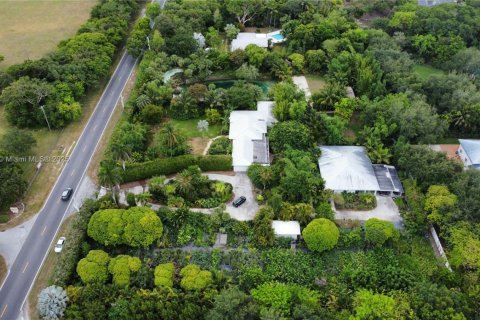 Купить виллу или дом в Хомстед, Флорида 6 комнат, 442.96м2, № 1935137 - фото 9