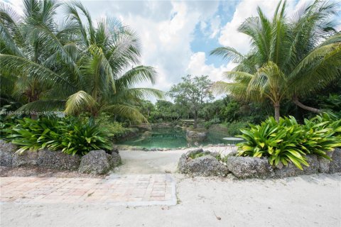 Купить виллу или дом в Хомстед, Флорида 6 комнат, 442.96м2, № 1935137 - фото 27