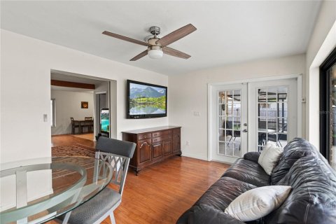 House in Orlando, Florida 4 bedrooms, 159.42 sq.m. № 1670611 - photo 14