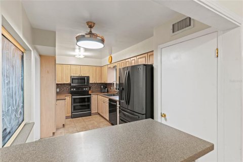 House in Orlando, Florida 4 bedrooms, 159.42 sq.m. № 1670611 - photo 7