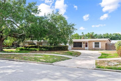 House in Orlando, Florida 4 bedrooms, 159.42 sq.m. № 1670611 - photo 2