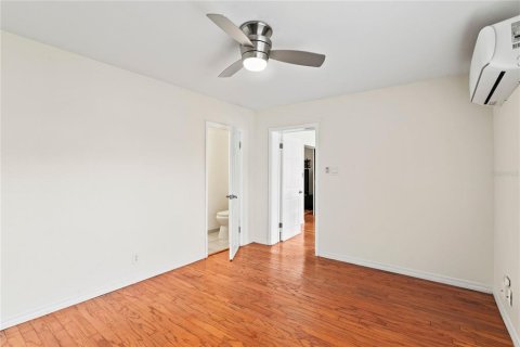 House in Orlando, Florida 4 bedrooms, 159.42 sq.m. № 1670611 - photo 30