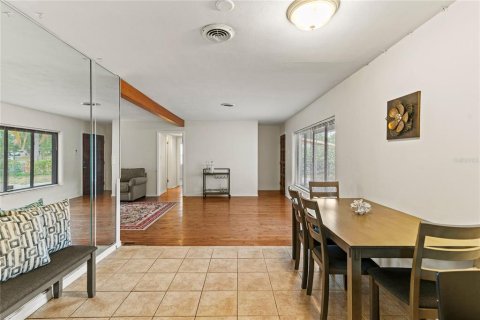 House in Orlando, Florida 4 bedrooms, 159.42 sq.m. № 1670611 - photo 4