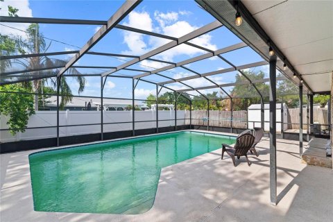 House in Orlando, Florida 4 bedrooms, 159.42 sq.m. № 1670611 - photo 15