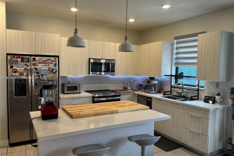 Купить таунхаус в Дорал, Флорида 4 спальни, 187.66м2, № 1971573 - фото 7