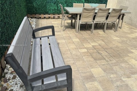 Купить таунхаус в Дорал, Флорида 4 спальни, 187.66м2, № 1971573 - фото 11