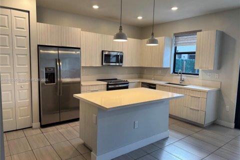 Купить таунхаус в Дорал, Флорида 4 спальни, 187.66м2, № 1971573 - фото 14