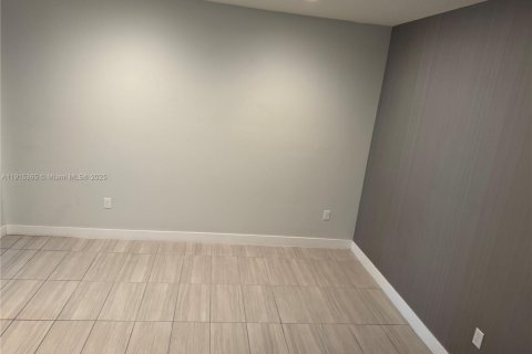 Купить таунхаус в Дорал, Флорида 4 спальни, 187.66м2, № 1971573 - фото 21