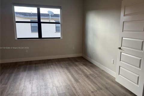 Купить таунхаус в Дорал, Флорида 4 спальни, 187.66м2, № 1971573 - фото 28