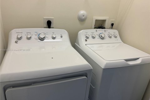 Купить таунхаус в Дорал, Флорида 4 спальни, 187.66м2, № 1971573 - фото 27