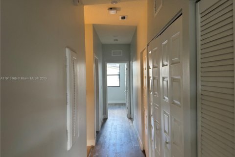 Купить таунхаус в Дорал, Флорида 4 спальни, 187.66м2, № 1971573 - фото 26