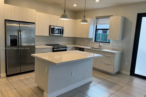 Купить таунхаус в Дорал, Флорида 4 спальни, 187.66м2, № 1971573 - фото 13
