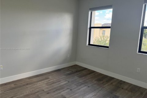 Купить таунхаус в Дорал, Флорида 4 спальни, 187.66м2, № 1971573 - фото 25