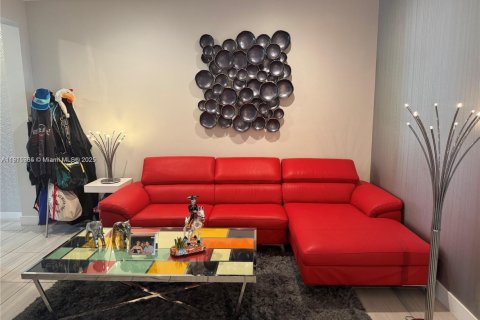 Купить таунхаус в Дорал, Флорида 4 спальни, 187.66м2, № 1971573 - фото 5