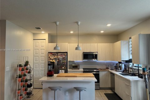 Купить таунхаус в Дорал, Флорида 4 спальни, 187.66м2, № 1971573 - фото 6