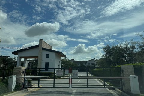 Купить таунхаус в Дорал, Флорида 4 спальни, 187.66м2, № 1971573 - фото 3