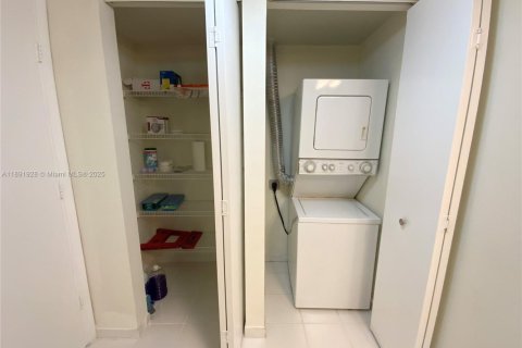 Copropriété à louer à Miami, Floride: 2 chambres, 86.86 m2 № 1943817 - photo 16