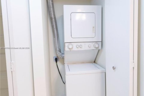 Copropriété à louer à Miami, Floride: 2 chambres, 86.86 m2 № 1943817 - photo 15