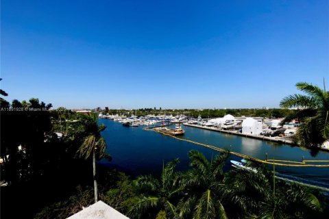 Copropriété à louer à Miami, Floride: 2 chambres, 86.86 m2 № 1943817 - photo 2
