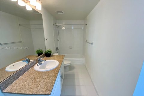 Copropriété à louer à Miami, Floride: 2 chambres, 86.86 m2 № 1943817 - photo 14