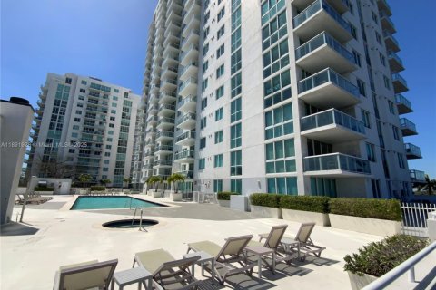 Copropriété à louer à Miami, Floride: 2 chambres, 86.86 m2 № 1943817 - photo 1