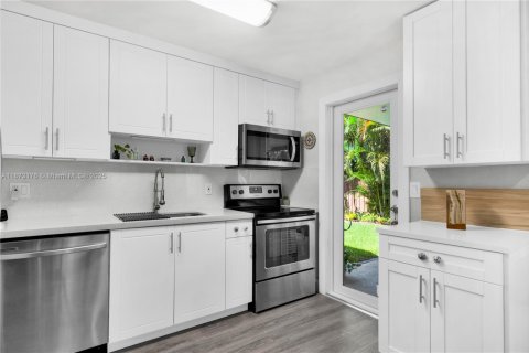 Villa ou maison à vendre à Wilton Manors, Floride: 3 chambres, 117.06 m2 № 1923006 - photo 16