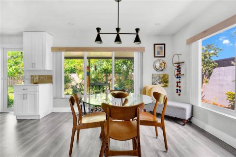 Villa ou maison à vendre à Wilton Manors, Floride: 3 chambres, 117.06 m2 № 1923006 - photo 11