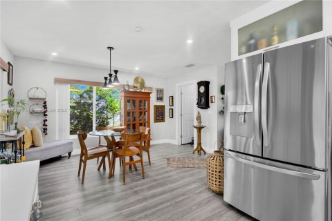 Villa ou maison à vendre à Wilton Manors, Floride: 3 chambres, 117.06 m2 № 1923006 - photo 13