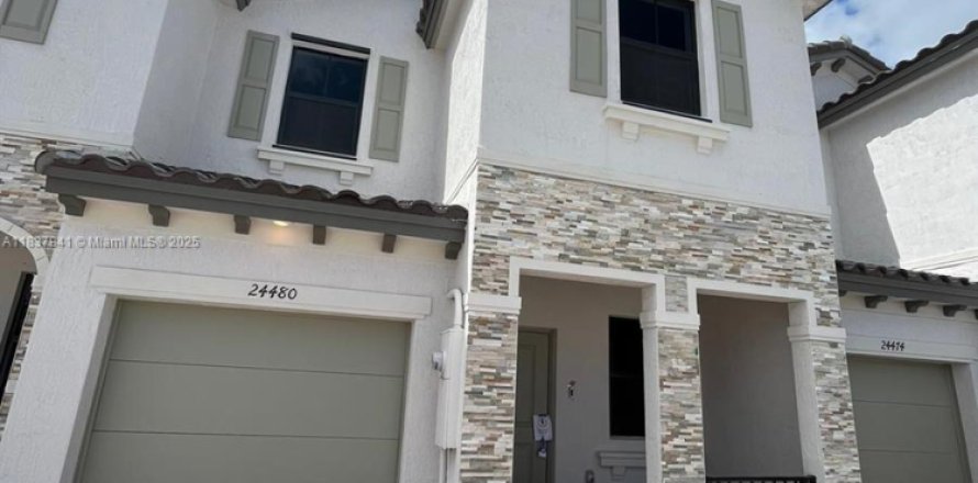 Townhouse in Homestead, Florida 4 bedrooms, 169.08 sq.m. № 1823595