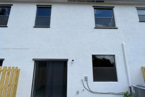 Townhouse in Homestead, Florida 4 bedrooms, 169.08 sq.m. № 1823595 - photo 17