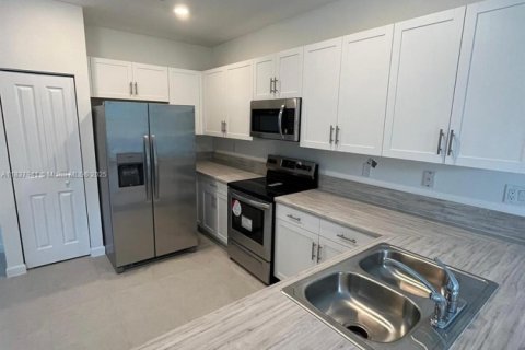 Townhouse in Homestead, Florida 4 bedrooms, 169.08 sq.m. № 1823595 - photo 9