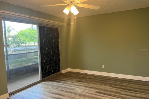 Condo in Tampa, Florida, 1 bedroom  № 2209825 - photo 10