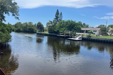Condo in Tampa, Florida, 1 bedroom  № 2209825 - photo 16
