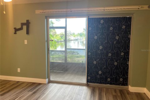 Condo in Tampa, Florida, 1 bedroom  № 2209825 - photo 11