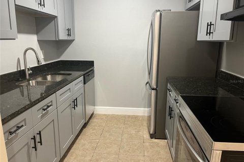 Condo in Tampa, Florida, 1 bedroom  № 2209825 - photo 6