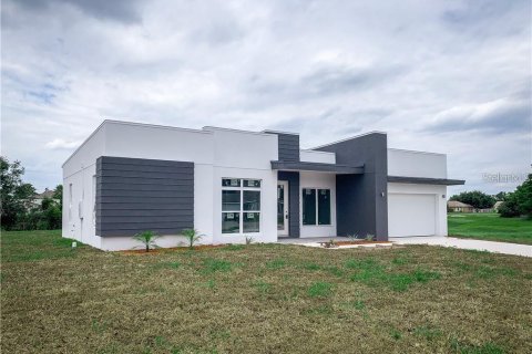 House in Deltona, Florida 4 bedrooms, 148.27 sq.m. № 2429613